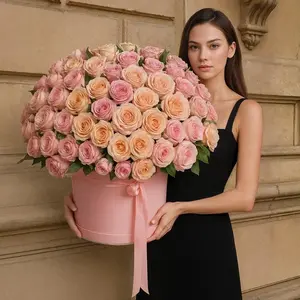 Большой букет роз в коробке